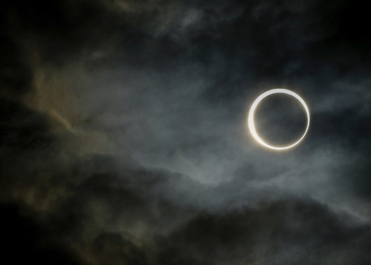 Έρχεται η ολική έκλειψη ηλίου: Στο «σκοτάδι» για 6 ολόκληρα λεπτά