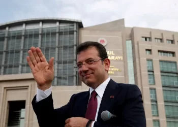 Αθώος ο Εκρέμ Ιμάμογλου – Δεν απαγορεύεται να έχει πολιτική δράση