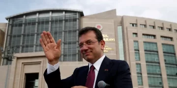 Αθώος ο Εκρέμ Ιμάμογλου – Δεν απαγορεύεται να έχει πολιτική δράση