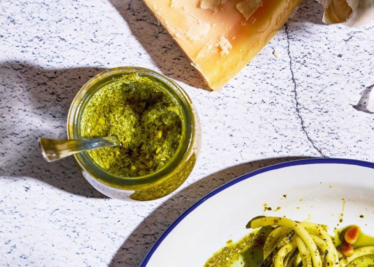 Πέστο βασιλικού: 6 συνταγές για να απογειώσουν τα πιάτα μας