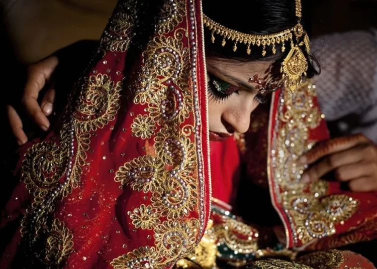 Νύφες ετών έξι: Σοκαριστικές εικόνες δείχνουν κορίτσια που αναγκάζονται να παντρευτούν πριν πάνε σχολείο