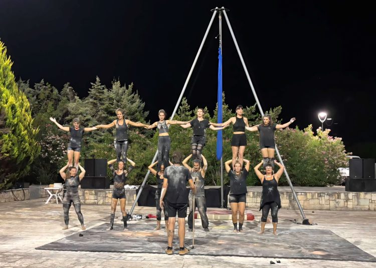 Ανοιχτό Θέατρο Καβασίλων: Μαγεία, Ακροβατικά & Κοινωνικά Μηνύματα από το CirCus Komono