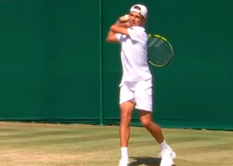 Θρίαμβος για τον Ραφαήλ Παγώνη – Προκρίθηκε με ανατροπή στον τελικό του Wimbledon U-14