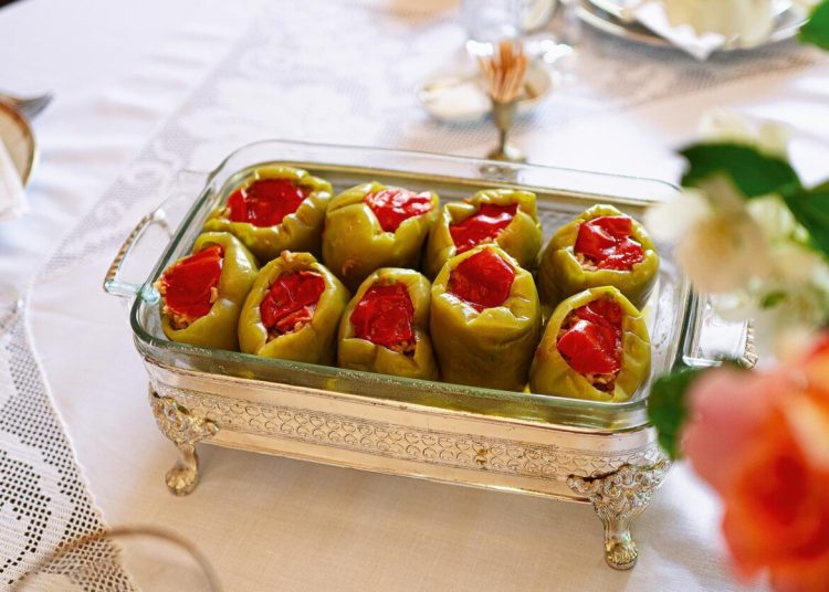 Πιπεριές «ντολμάδες» (γεμιστές), στην κατσαρόλα