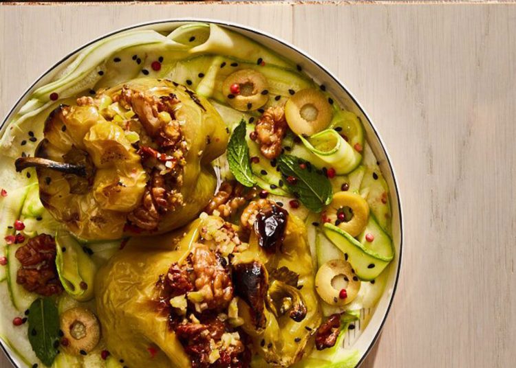 Πιπεριές γεμιστές με καρύδια και μυρωδικά