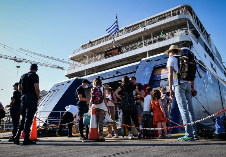 Οι τιμές στα ακτοπλοϊκά εισιτήρια ανεβαίνουν και οι υπουργοί … κοιτάνε! – Ερώτηση 30 βουλευτών