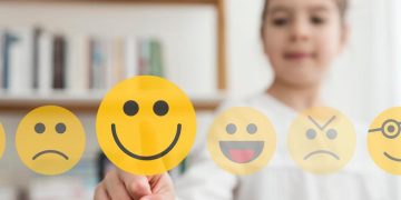 Ψυχική Υγεία-Γονείς: Πώς να μιλήσετε στο παιδί για το σώμα του χωρίς να το πληγώσετε