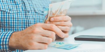 Ελεύθεροι επαγγελματίες: Πώς η ασφαλιστική κατηγορία επηρεάζει τη σύνταξη