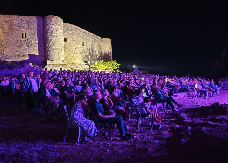 Μαγική βραδιά στο Κάστρο Χλεμούτσι με την Ευανθία Ρεμπούτσικα