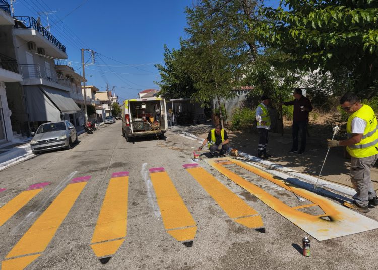 Ο Δήμος Ανδραβίδας-Κυλλήνης: Όλα τα σχολεία αποκτούν ασφαλείς διαβάσεις