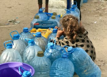 «Είναι σαν την κόλαση, περιμένουμε τον θάνατο»: Συγκλονίζουν οι μαρτυρίες για τη Γάζα