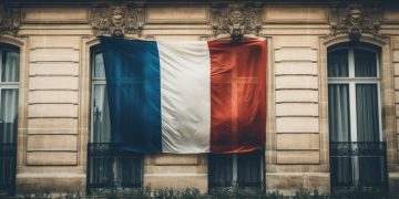 Alpha Bank για Γαλλία: Το χρέος αυξάνεται κατά 5.000 ευρώ το δευτερόλεπτο – Στροφή των επενδυτών στην Ελλάδα και αλλού