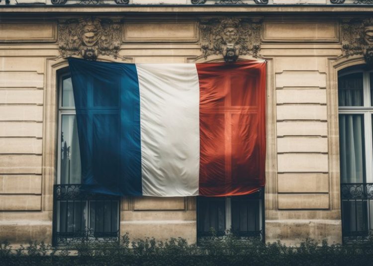 Alpha Bank για Γαλλία: Το χρέος αυξάνεται κατά 5.000 ευρώ το δευτερόλεπτο – Στροφή των επενδυτών στην Ελλάδα και αλλού