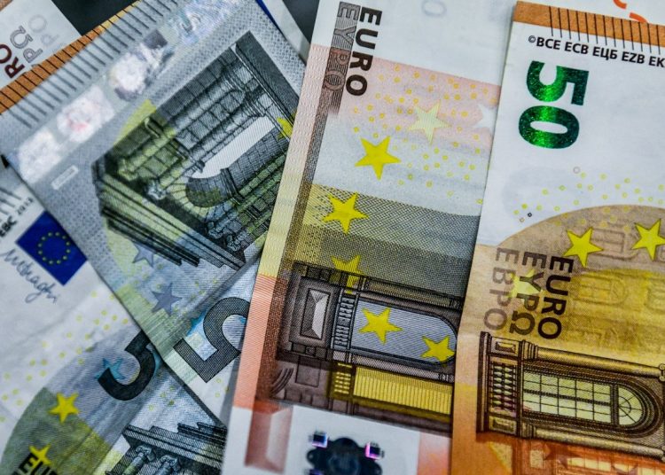 Τι ισχύει με τα μετρητά στο γκισέ – Το όριο που έβαλαν οι τράπεζες