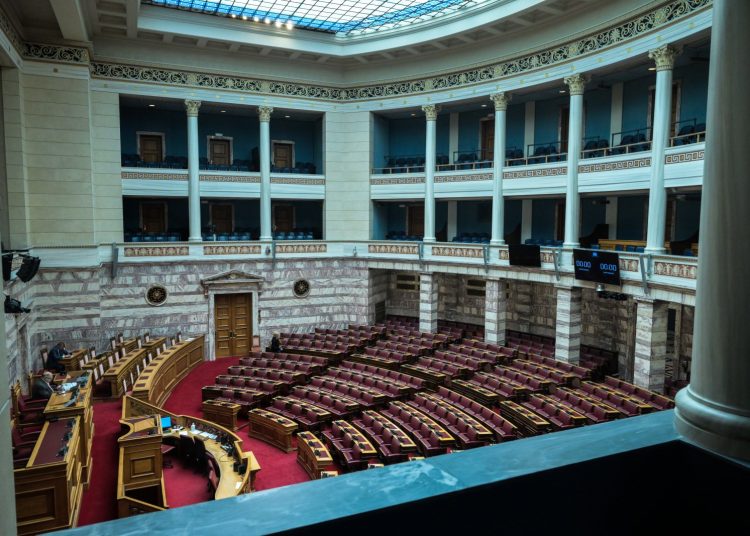 Με δυόμισι ΕΚΑΣ ισούνται τα εκατοντάδες εκατομμύρια ευρώ χρέη ΝΔ και ΠΑΣΟΚ στις τράπεζες!