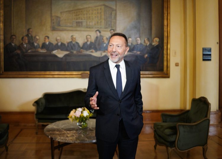 Ανανεώνεται η θητεία Στουρνάρα στην Τράπεζα της Ελλάδας