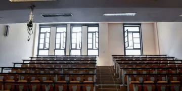 Ερημώνουν από φοιτητές τα ΑΕΙ: Πολλές κενές θέσεις λόγω δημογραφικού και Ελάχιστης Βάσης Εισαγωγής