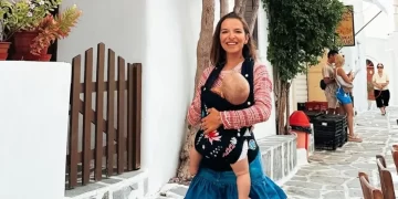 Εριέττα Κούρκουλου και Βύρωνας Βασιλειάδης για διακοπές με τα παιδιά τους στην Πάρο: Δείτε φωτογραφίες