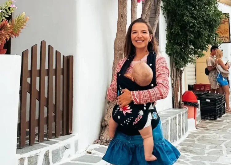 Εριέττα Κούρκουλου και Βύρωνας Βασιλειάδης για διακοπές με τα παιδιά τους στην Πάρο: Δείτε φωτογραφίες