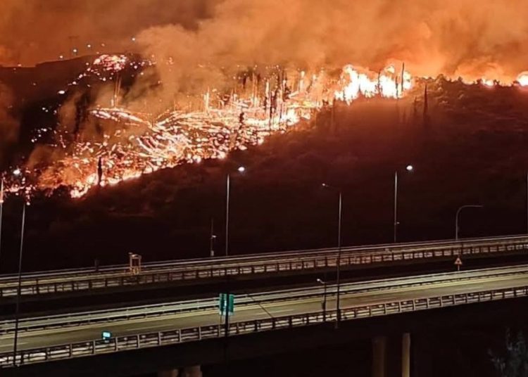 Αχαΐα: Καταστροφικές οι φωτιές-92 σπίτια με ζημιές-Ξεσπιτώθηκαν άνθρωποι