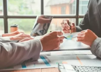 Ρεκόρ στον Εξωδικαστικό: 13,25 δισ. ευρώ ρυθμίσεις και 40.515 οφειλέτες μέχρι Ιούλιο