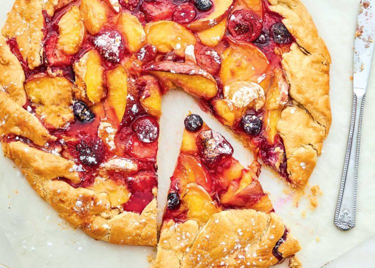 Τάρτα με τριμμένο μπισκότο & ανάμεικτα καλοκαιρινά φρούτα