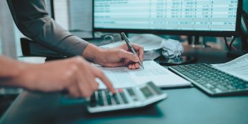 Εξωδικαστικός: Κούρεμα για δύο στους τρεις οφειλέτες και 180-312 δόσεις (πίνακες)