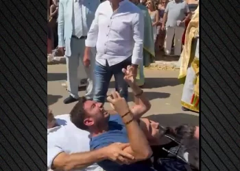 Κεφαλονιά: Η λιτανεία του Αγίου Γερασίμου, η λαοθάλασσα πιστών και το… απρόοπτο με τον «δαιμονισμένο»