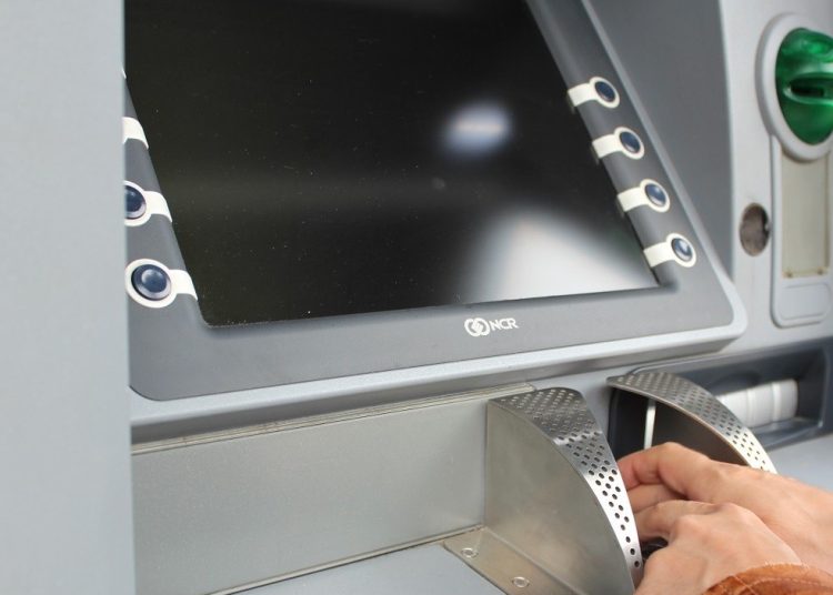 Επίσημη απόφαση: Ποιοι συμβασιούχοι εργαζόμενοι άνω των 60 ετών δεν μπορούν να απολυθούν έως να βγουν στη σύνταξη