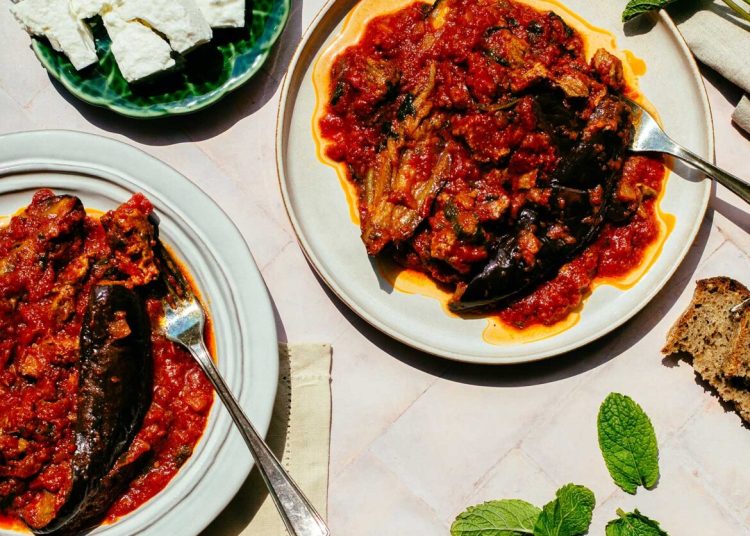 Μοσχαράκι κοκκινιστό με μελιτζάνες