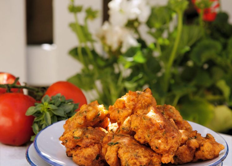 Ντοματοκεφτέδες σαντορινιοί