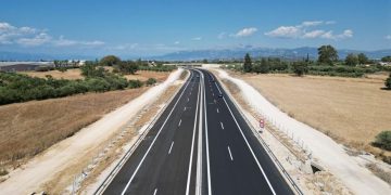 Νέα Πατρών-Πύργου: Παραδόθηκε αλλά δεν έχει ΣΕΑ, οι έξοδοι είναι επικίνδυνοι, έχει τουαλέτες εκτός λειτουργίας κ.α.