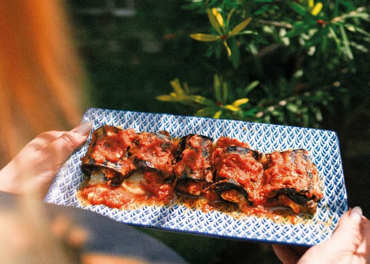 Ρολάκια μελιτζάνας γεμιστά με φέτα και κασέρι