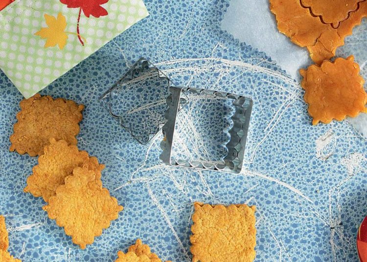 Σπιτικά κράκερ με πάπρικα