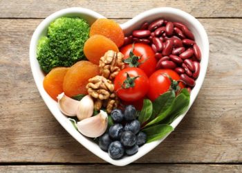 Υγεία & διατροφή: Τι να τρώμε το καλοκαίρι-«έξυπνα» & θρεπτικά σνακ