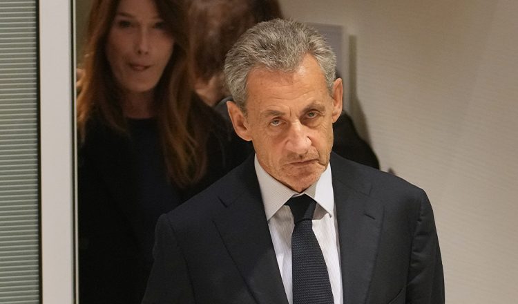 Σαρκοζί: Ο πρώτος Γάλλος πρόεδρος που οδηγείται πίσω από τα κάγκελα της φυλακής