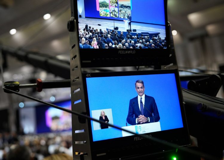 Τα μέτρα στη ΔΕΘ δεν αντιστρέφουν το πολιτικό κλίμα – Τι δείχνουν οι νέες δημοσκοπήσεις