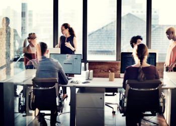 Σχεδόν οι μισοί εργοδότες δυσκολεύονται να βρουν εργαζόμενους – Πρόβλημα η εξειδίκευση