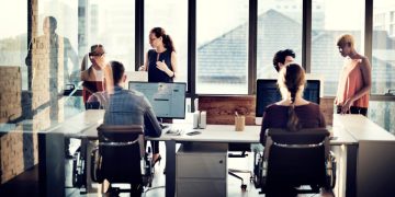 Σχεδόν οι μισοί εργοδότες δυσκολεύονται να βρουν εργαζόμενους – Πρόβλημα η εξειδίκευση