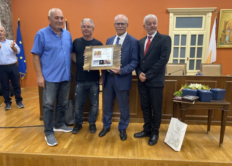 Ο Δήμος Πύργου τίμησε τον Μιχάλη Μιχαήλ, ένα από τα παιδιά της Κύπρου