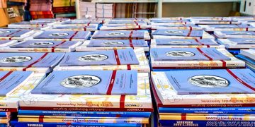 Σάλος με το σχολικό βιβλίο Οικονομικών: Μπορεί οι οικογένειες να πεινάνε αλλά και οι πλούσιοι υποφέρουν παρά τα κέρδη τους