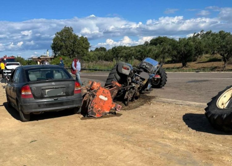 Κυλλήνη: Σοκαριστικό τροχαίο-Cayenne έκοψε στην μέση τρακτέρ
