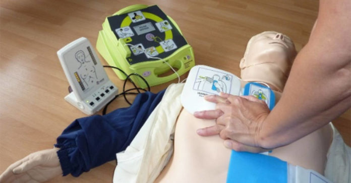 Π.Ε Ηλείας: Παράδοση τριών απινιδωτών σε χωριά