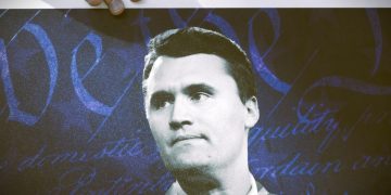 Η επόμενη μέρα της δολοφονίας Κερκ σε ένα έθνος πολωμένο – Συνελήφθη ο ύποπτος