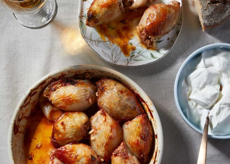 Κρεμμύδια γεμιστά με κιμά, από την Κύπρο