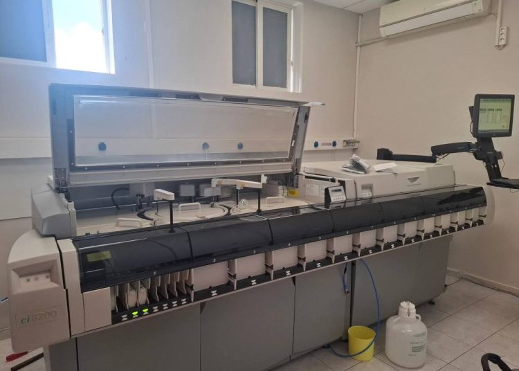 Νοσοκομείο Κρεστένων: Νέο μηχάνημα στην υπηρεσία του μικροβιολογικού