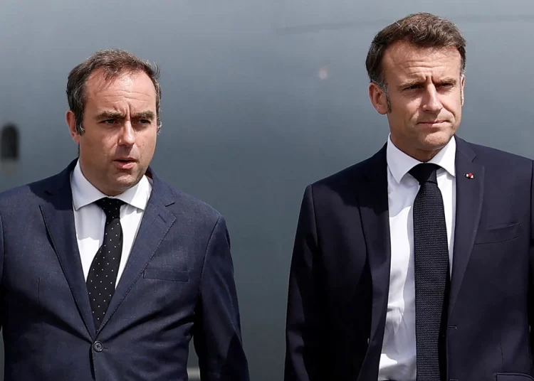 Τον υπουργό Άμυνας Σεμπαστιάν Λεκορνί διόρισε νέο πρωθυπουργό στη Γαλλία ο Μακρόν