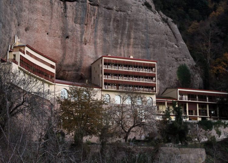 Καλάβρυτα: Συνελήφθη μοναχός-Θα πουλούσε ευαγγέλιο του 1700 και εικόνες για 200.000 ευρώ