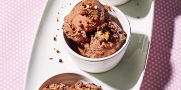 Φτιάχνουμε σπιτικό παγωτό σοκολάτα σε 15 λεπτά!