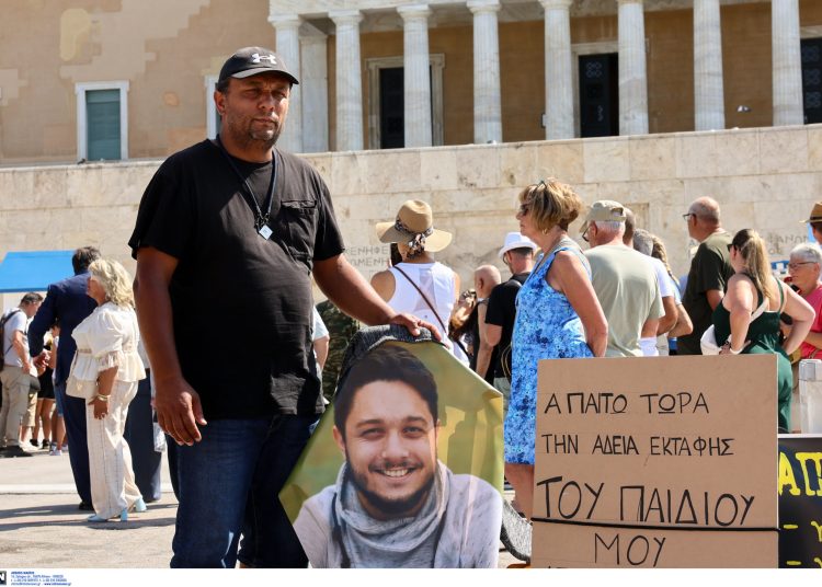 Τέμπη: Ο Πάνος Ρούτσι συνεχίζει την απεργία πείνας στο Σύνταγμα – Ο εφιάλτης επιστρέφει στο Μαξίμου